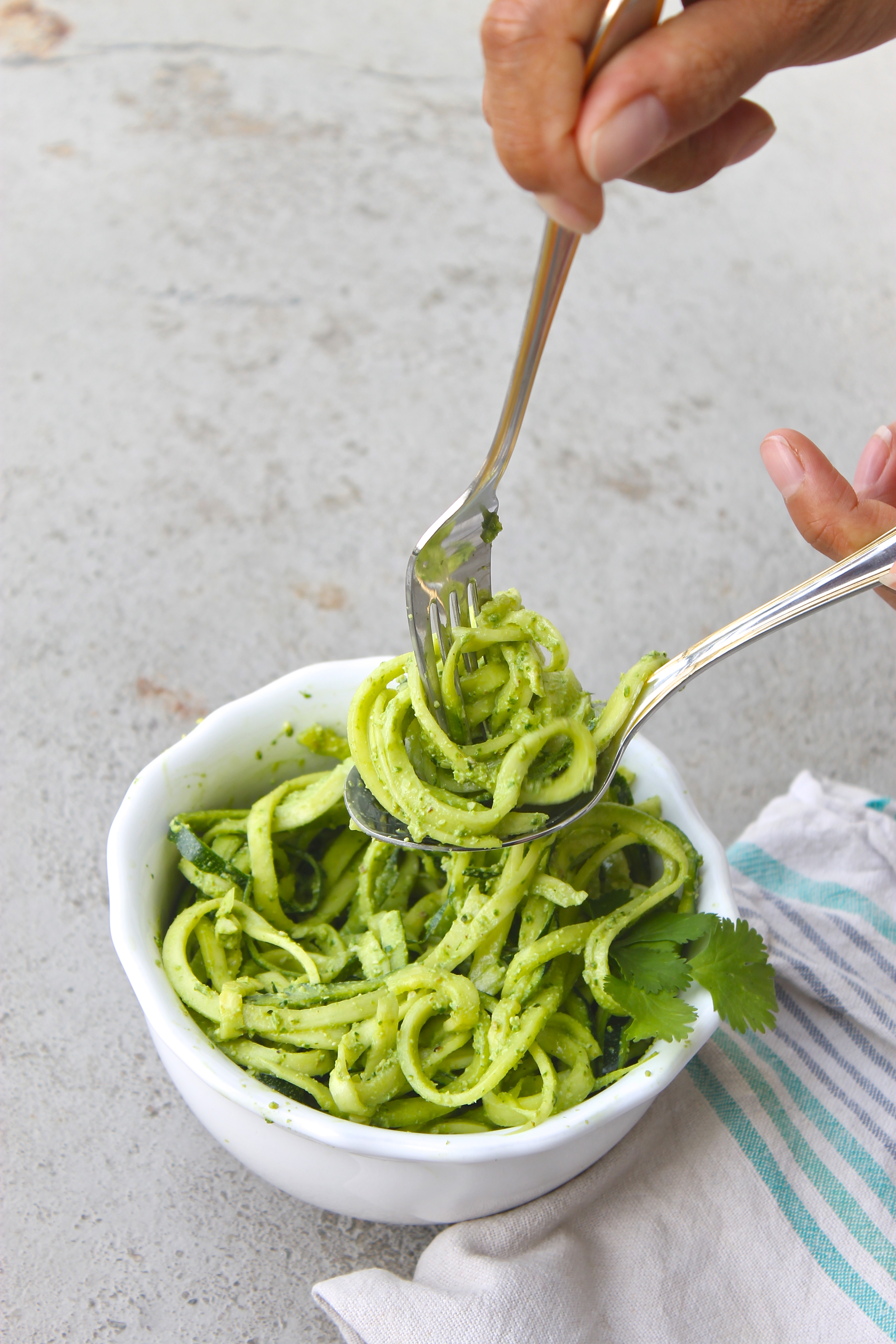zucchini noodles with spinach pesto