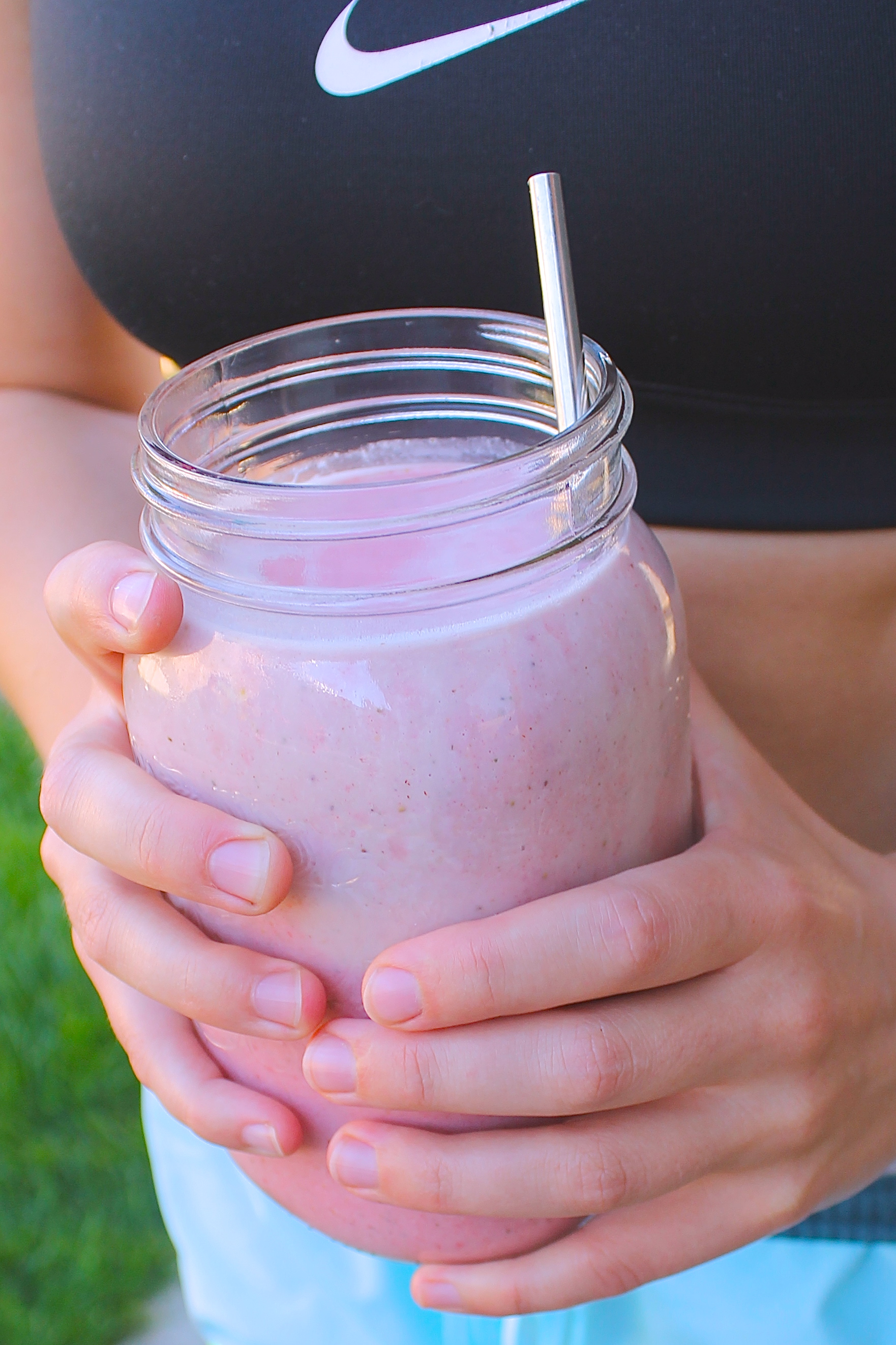 Vegan Strawberry Milkshake - THE PURE LIFE